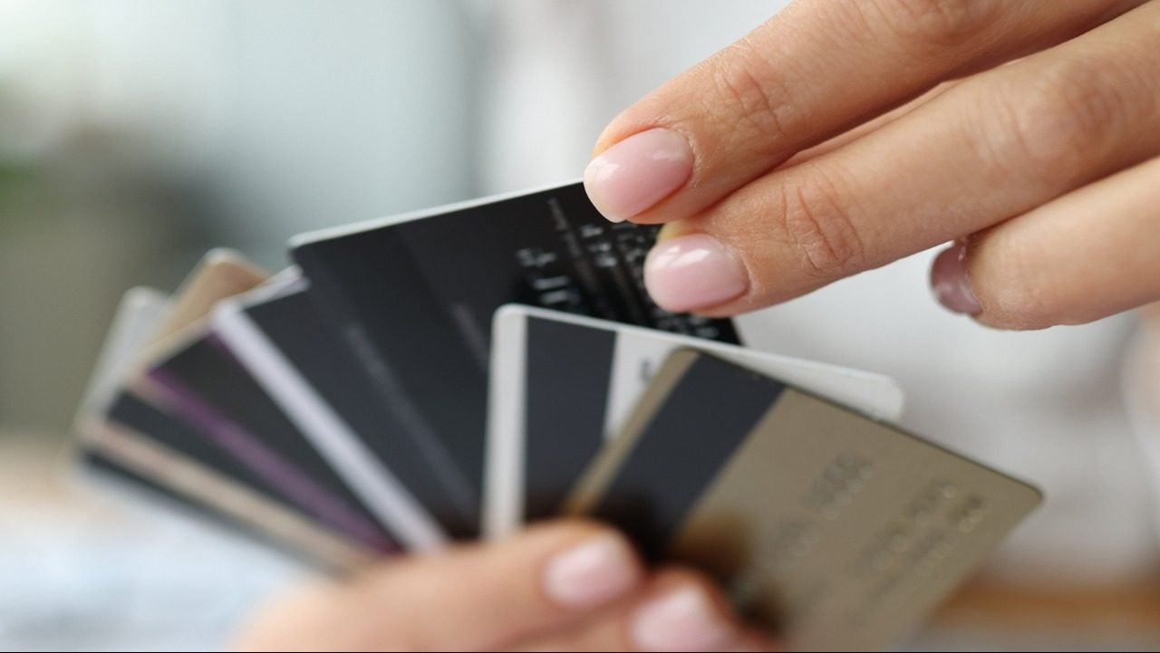 The Ultimate Guide to Juggling Multiple Credit Cards Without Dropping the Ball